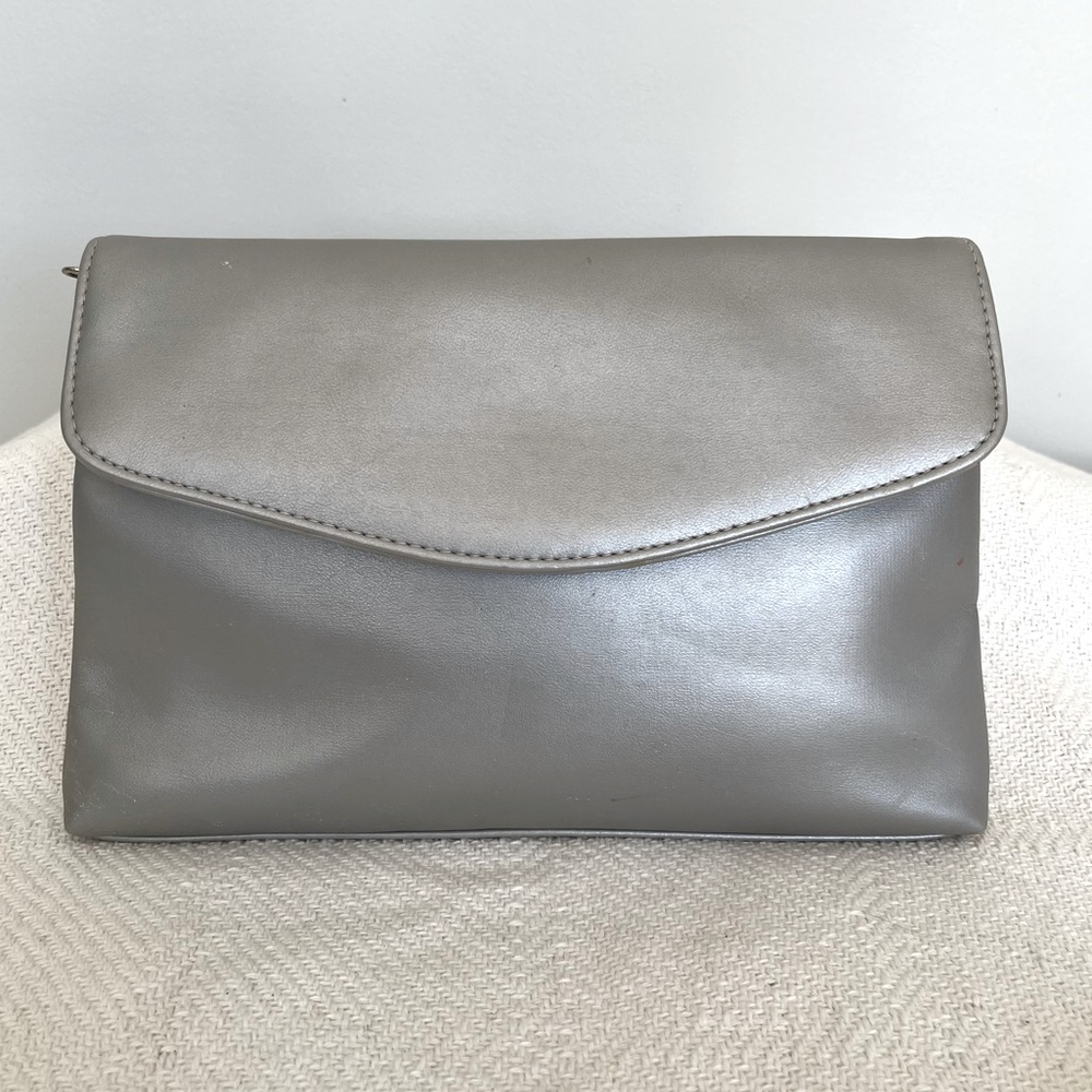 Silver envelope bag, perfect for a night out
